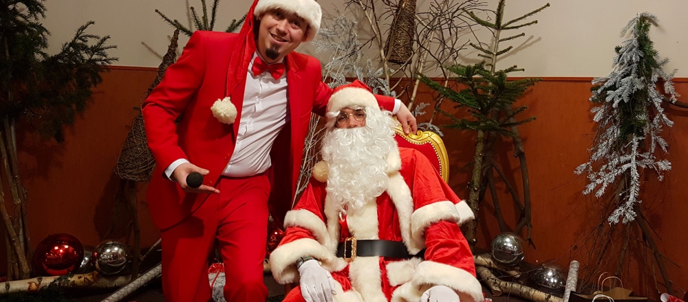 Acteur Père Noël posant pour les animations de Noël pour enfants : photos, cadeaux